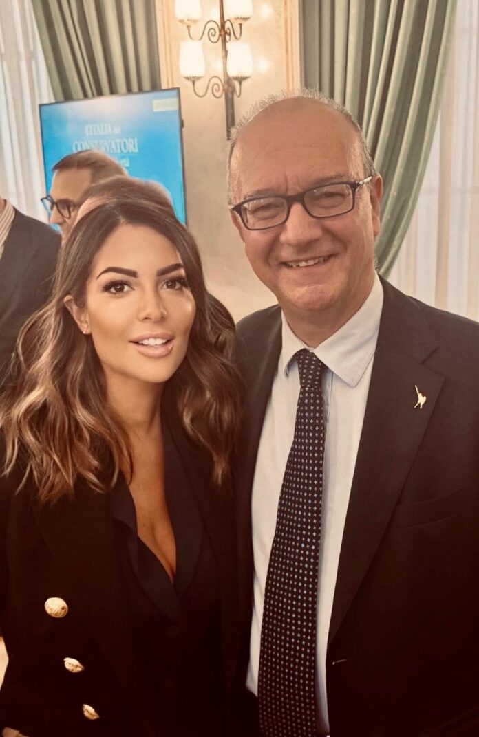 Valentina Pelliccia, giornalista esperta in comunicazione, insieme al Ministro Giuseppe Valditara su istruzione e innovazione